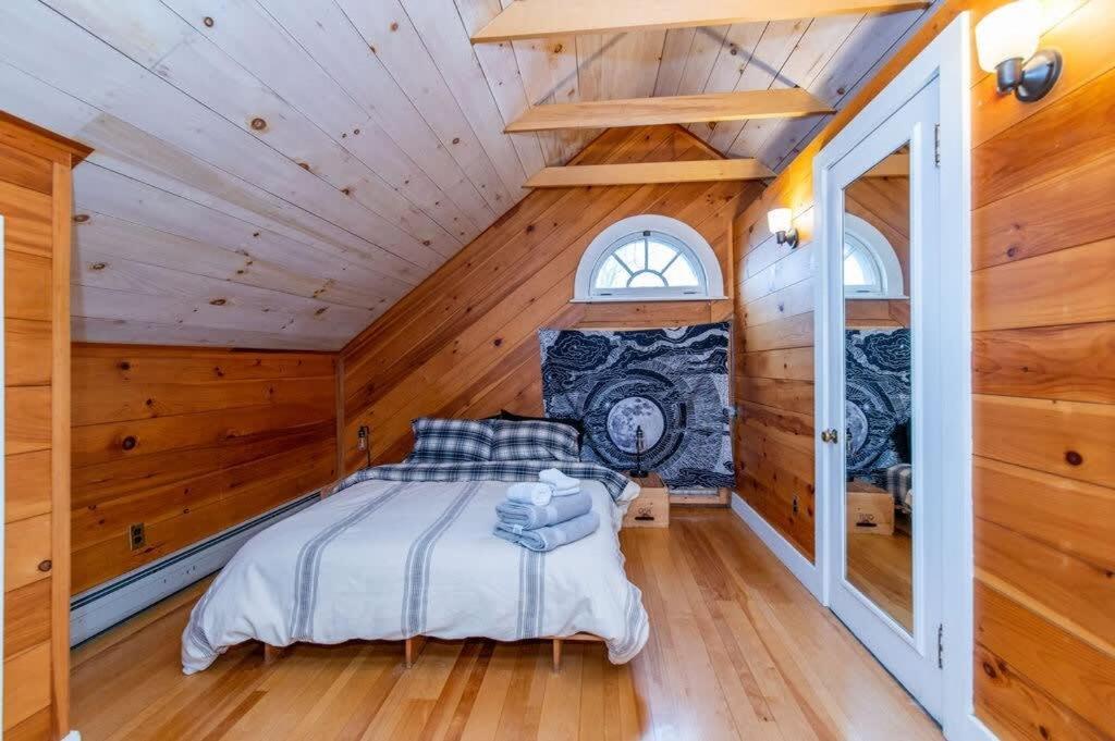Bright And Cozy Treehouse Apartment Burlington Kültér fotó