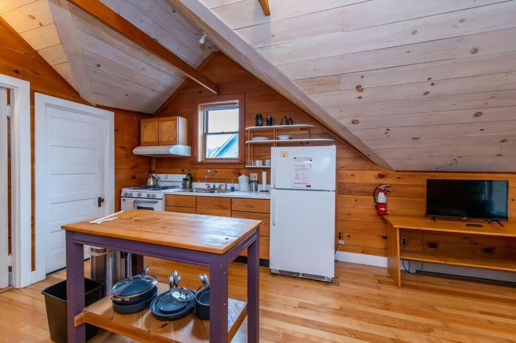 Bright And Cozy Treehouse Apartment Burlington Kültér fotó