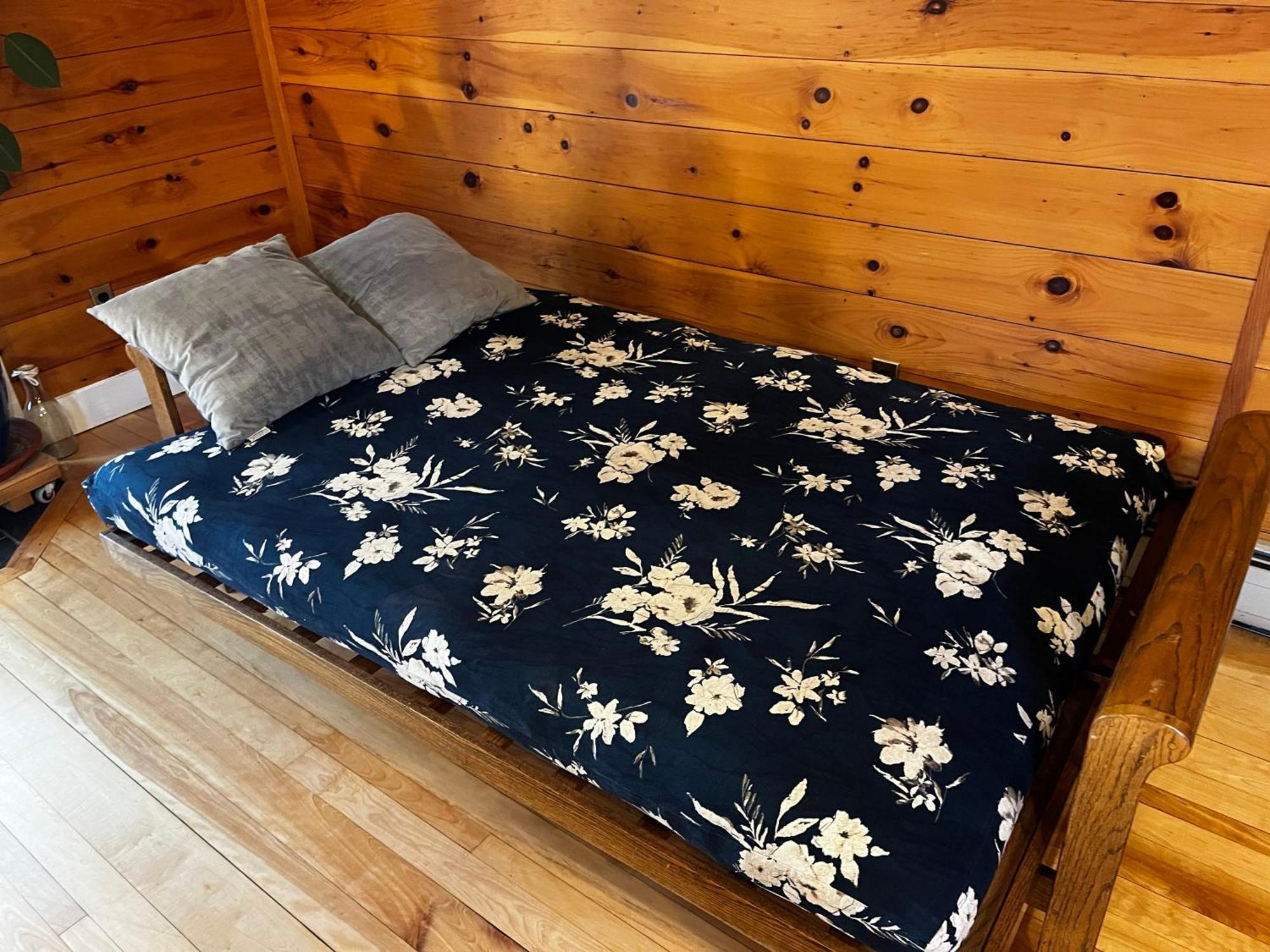Bright And Cozy Treehouse Apartment Burlington Kültér fotó